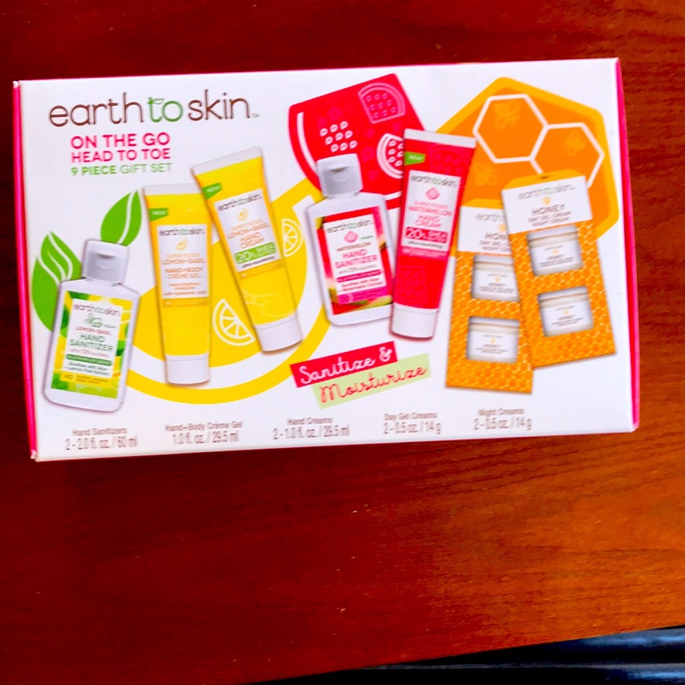 Earth to Skin on the go head to toe 9 piece gift set